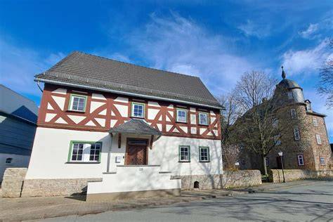 Hessisches Fachwerkhaus und Apfelwein-Landschaft