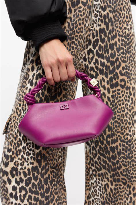Hexagonale Form der Ganni Bou Bag Mini