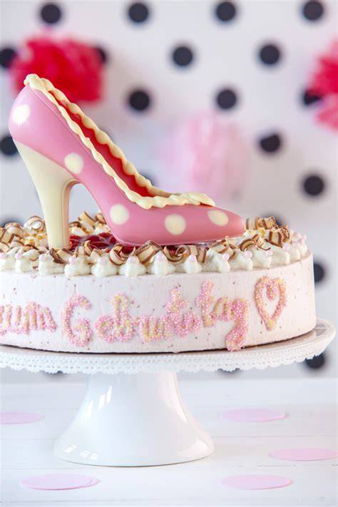 High Heel dekoriert mit Cake Lace und Zuckerperlen
