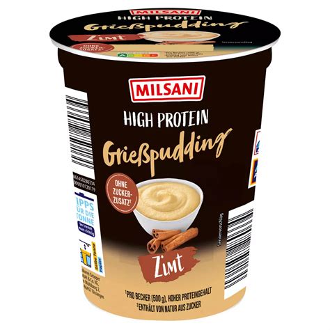 High-Protein-Grießpudding in Gläschen mit Zimt und Beeren