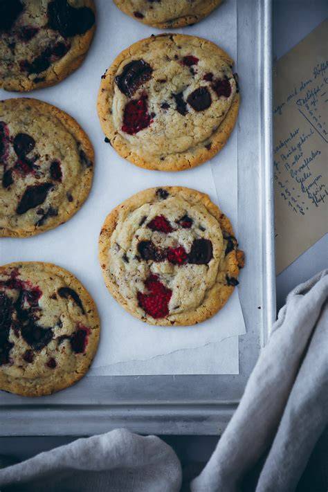Himbeer Chocolate Chip Cookies frisch aus dem Ofen