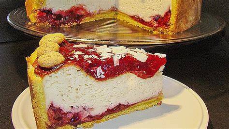 Himbeer Käsetorte mit Cremeschicht und Beeren