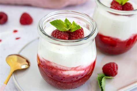 Himbeer-Baiser-Schichtdessert: Serviervorschläge im Glas