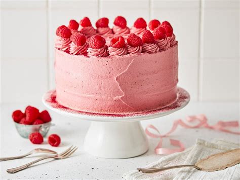 Himbeer-Buttercreme und Fondant-Deko