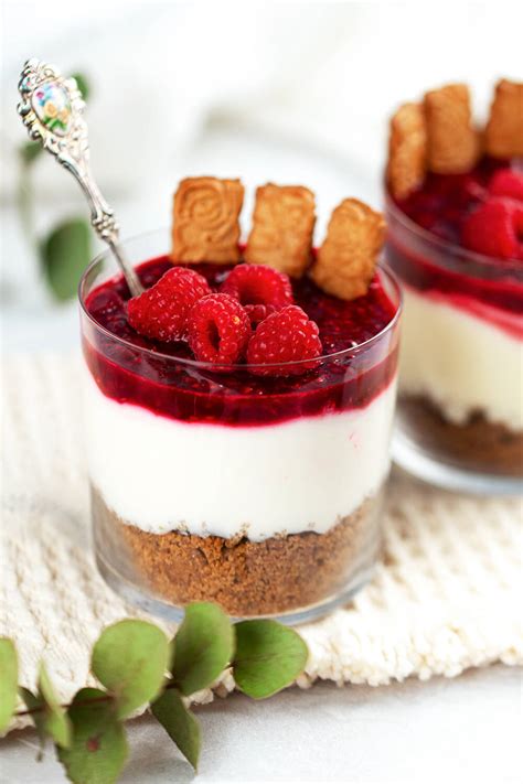 Himbeer-Cookie-Dessert im Glas