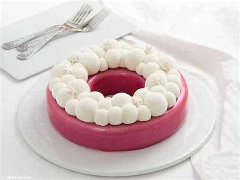 Himbeer-Kokos-Torte mit Glitzer Glasur