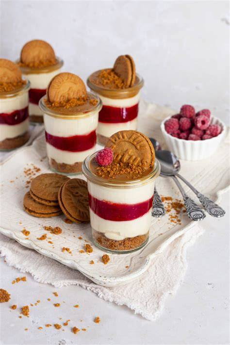 Himbeer-Lotus Dessert im Glas