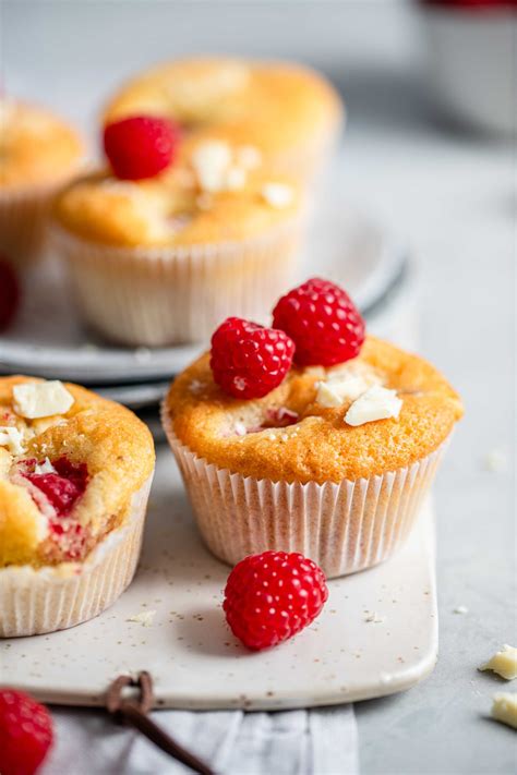 Himbeer-Muffins mit weißer Schokolade