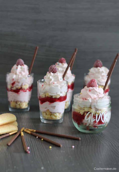 Himbeer-Schokoladenmousse als Schichtdessert im Glas