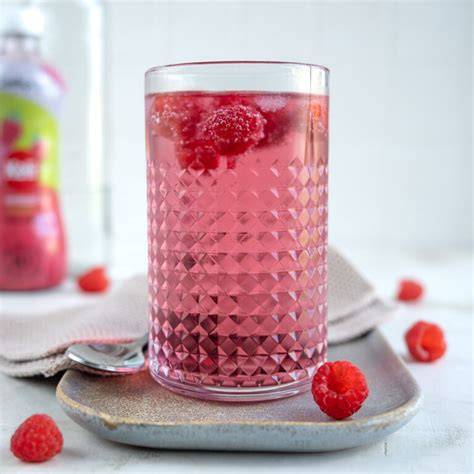Himbeer-Sirup im Glas