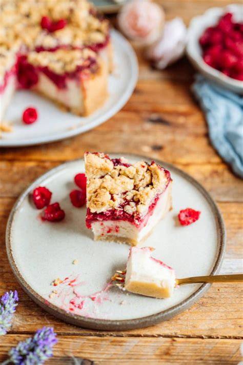 Himbeer-Streusel-Cheesecake aufgeschnitten