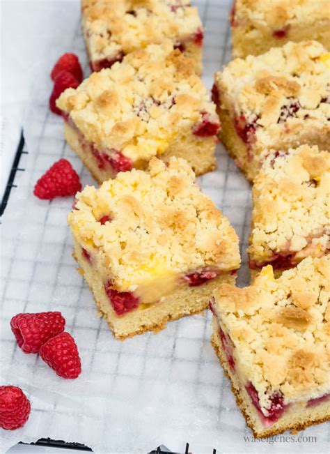 Himbeer-Streuselkuchen mit Vanillepudding und knusprigen Streuseln