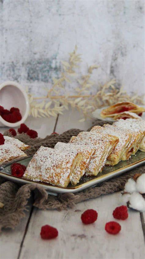 Himbeer-Topfen-Tarte auf Blätterteig mit frischen Himbeeren