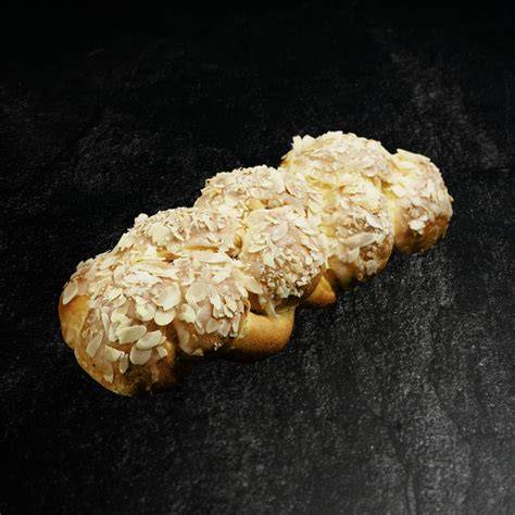 Himbeer-Topping mit rotem Guss und gerösteten Mandeln am Rand