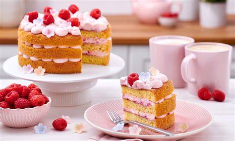 Himbeer-White-Chocolate-Mug-Cake aufgeschnitten