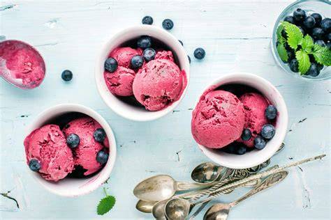Himbeereis mit Joghurt und Kokosmilch