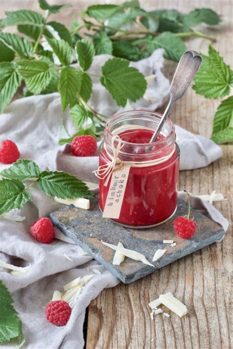 Himbeermarmelade mit weißer Schokolade als kreative Alternative
