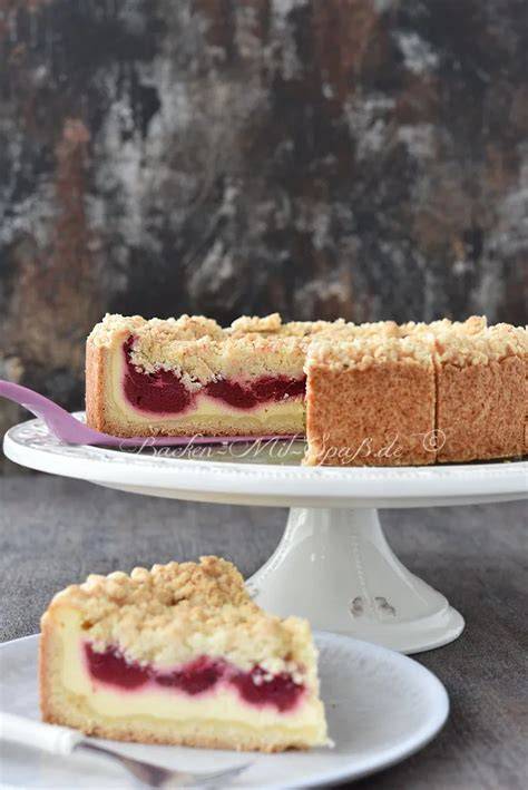Himbeerpudding auf Butterkeks-Boden mit Sahnetopping