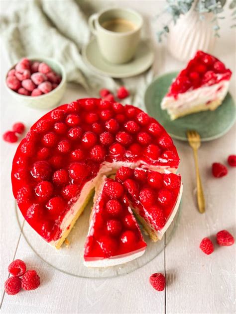 Himbeerquarkcreme Torte angeschnitten
