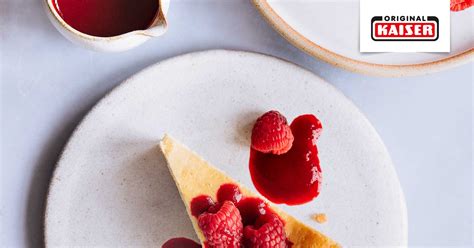 Himbeersauce über Käsekuchen