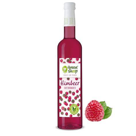 Himbeersirup abgekühlt in Glasflaschen