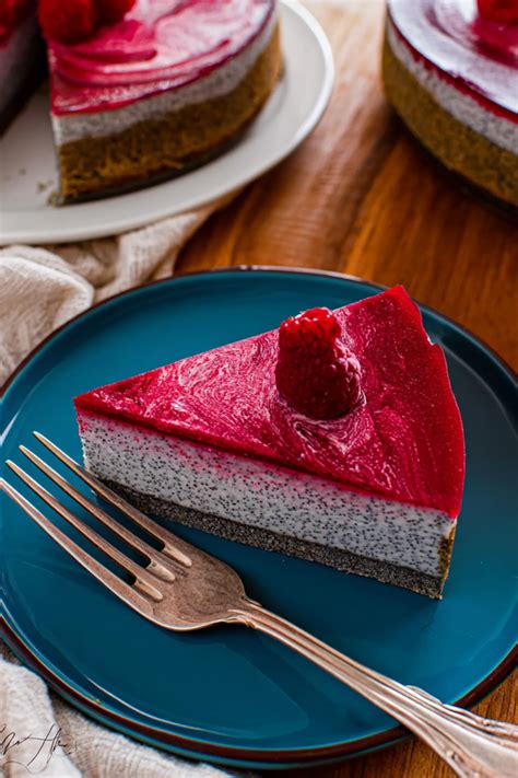 Himbeerspiegel: glänzende rote Schicht auf Käsekuchen