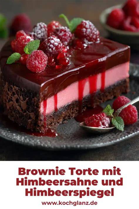 Himbeerspiegel läuft elegant an der Torte herunter