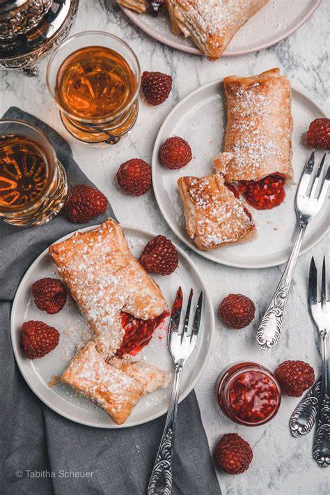 Himbeertaschen mit Karamelleis