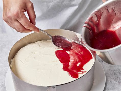 Himbeervariation der Käse-Sahne-Torte mit rotem Tortenguss