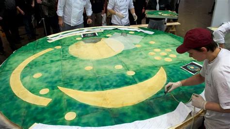 Himmelsscheibe von Nebra als Torte auf Handwerksmesse