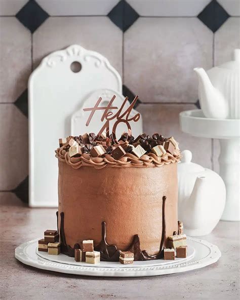 Hippengitter: dünnes Zuckergitter als Dekor für die Torte