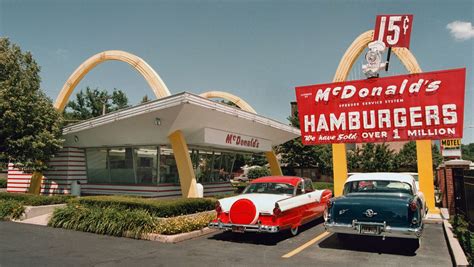 Historische Abbildung des ersten McDonald's Drive-In Restaurants