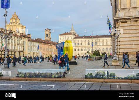 Historische Abbildung von Gianduia und der Stadt Turin