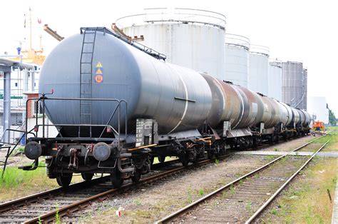 Historische Baustoff-Logistik und Eisenbahnkesselwagen