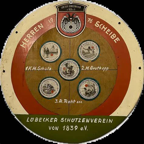 Historische Collage: Lübecker Stammhaus, Röstkessel, Pralinen-Manufaktur
