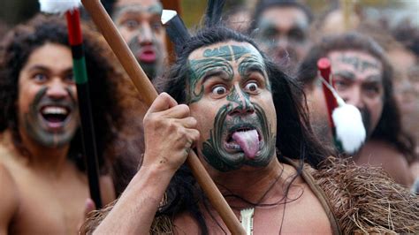 Historische Darstellung der Maori bei der Verwendung von Manuka-Pflanzen