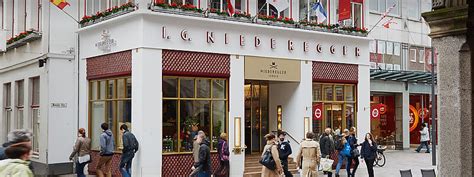 Historische Entwicklung des Hauses Niederegger und Cafés in Lübeck