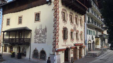 Historische Fassade der Lebzelterei Wallner in St. Wolfgang