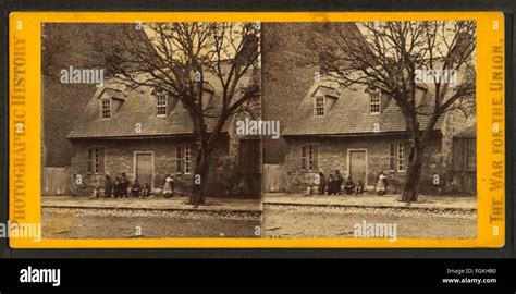 Historische Fotografie des Firmengründers und alte Produktionshalle