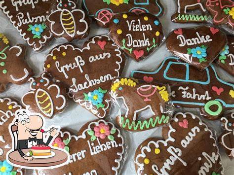Historische Pfefferküchlerei in Pulsnitz und typische Lebkuchen-Pflastersteine in der Auslage