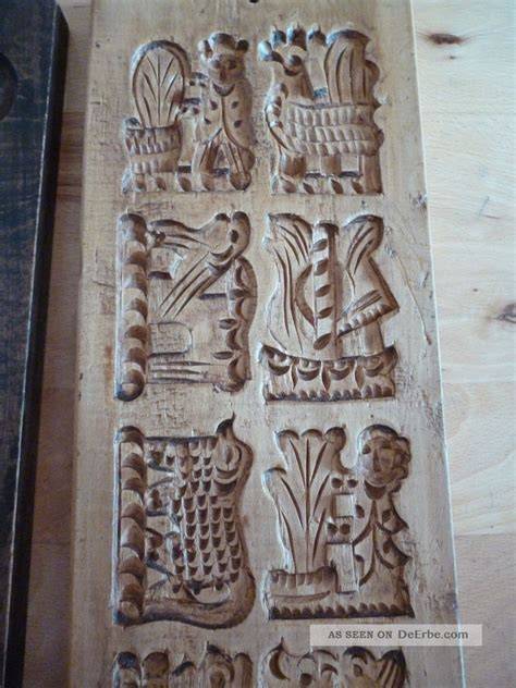 Historische Printenformen aus Holz mit biblischen Motiven