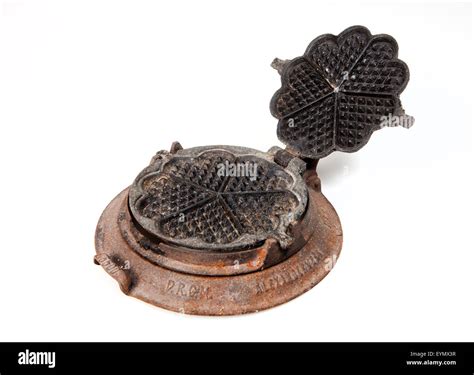 Historische Waffeleisen und verschiedene Waffeltypen