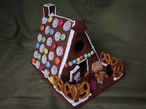 Historische und moderne Hexenhäuser aus Marzipan und Lebkuchen