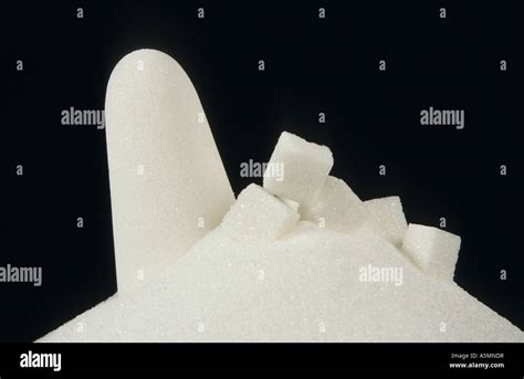 Historische und moderne Zuckerformen: Zuckerhut, Würfel, Kristallzucker