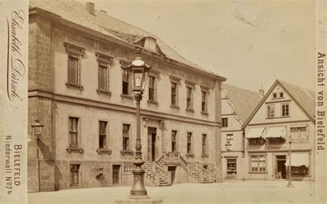 Historischer Zuckerhut und erste Zuckerwürfelmaschinen