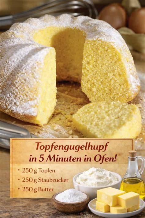 Historisches Rezeptheft und moderner Gugelhupf im Vergleich