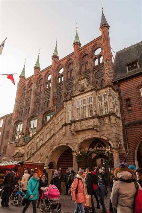 Historisches Stammhaus von Niederegger gegenüber dem Lübecker Rathaus