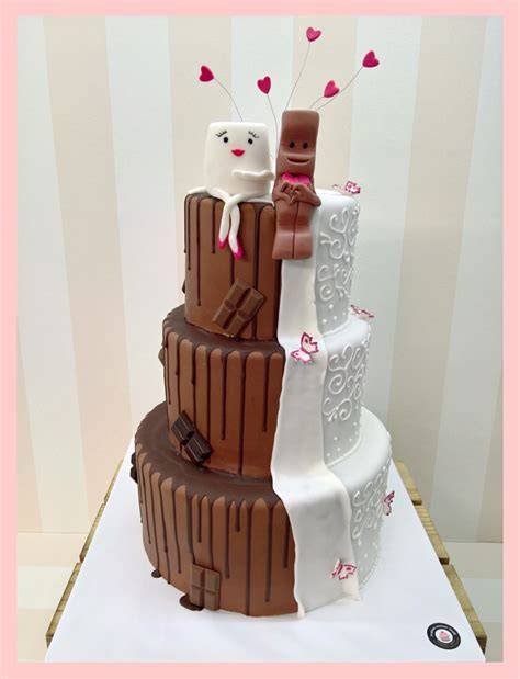 Hochzeitstorte Kinderriegel mit Erdbeeren geschichtet