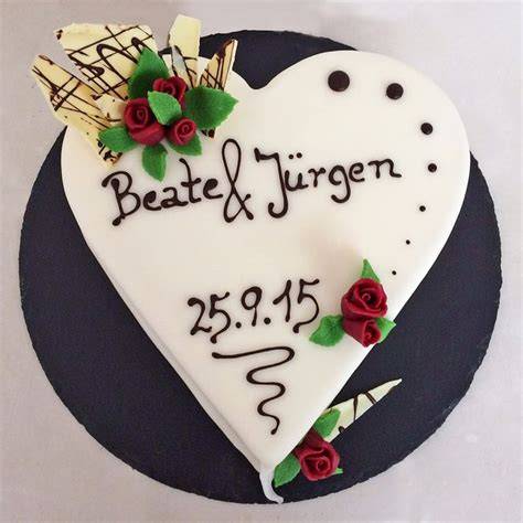 Hochzeitstorte Two‑Face: Schokoladenseiten und weiße Fondantseite