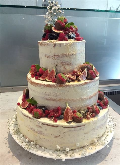 Hochzeitstorte mit frischen Früchten Konditorei Zimmermann